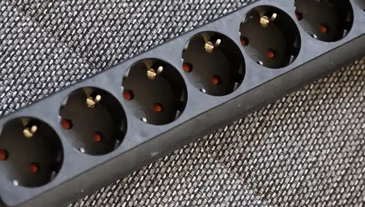 Advantages Of Using A Right Angle Power Strip In Compact Areas