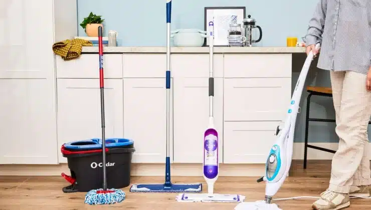 Best Cleaning Solutions For Vinyl Floors: What Works in 2025 